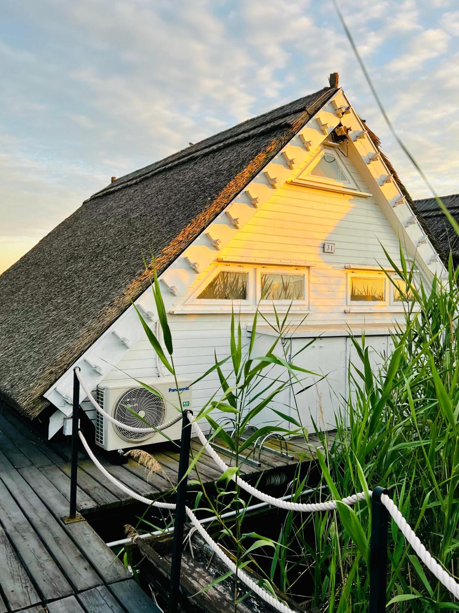 Seehuette Neusiedlersee - Seehaus Inklusive Elektroboot Руст Екстериор снимка